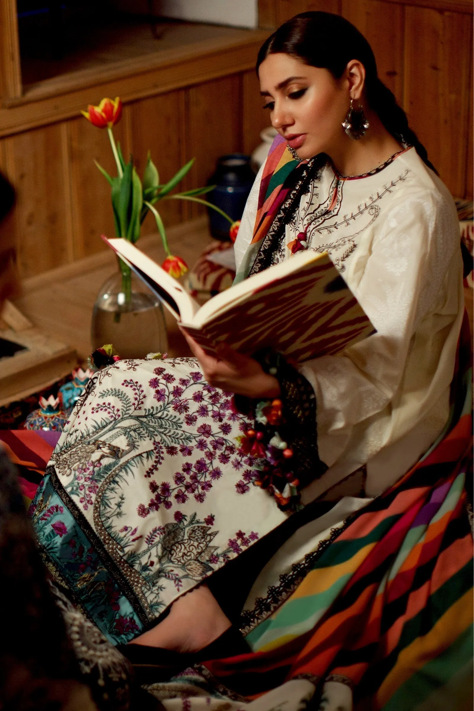Élan Luxury Lawn Collection – EL21-03 A (NAZIK)