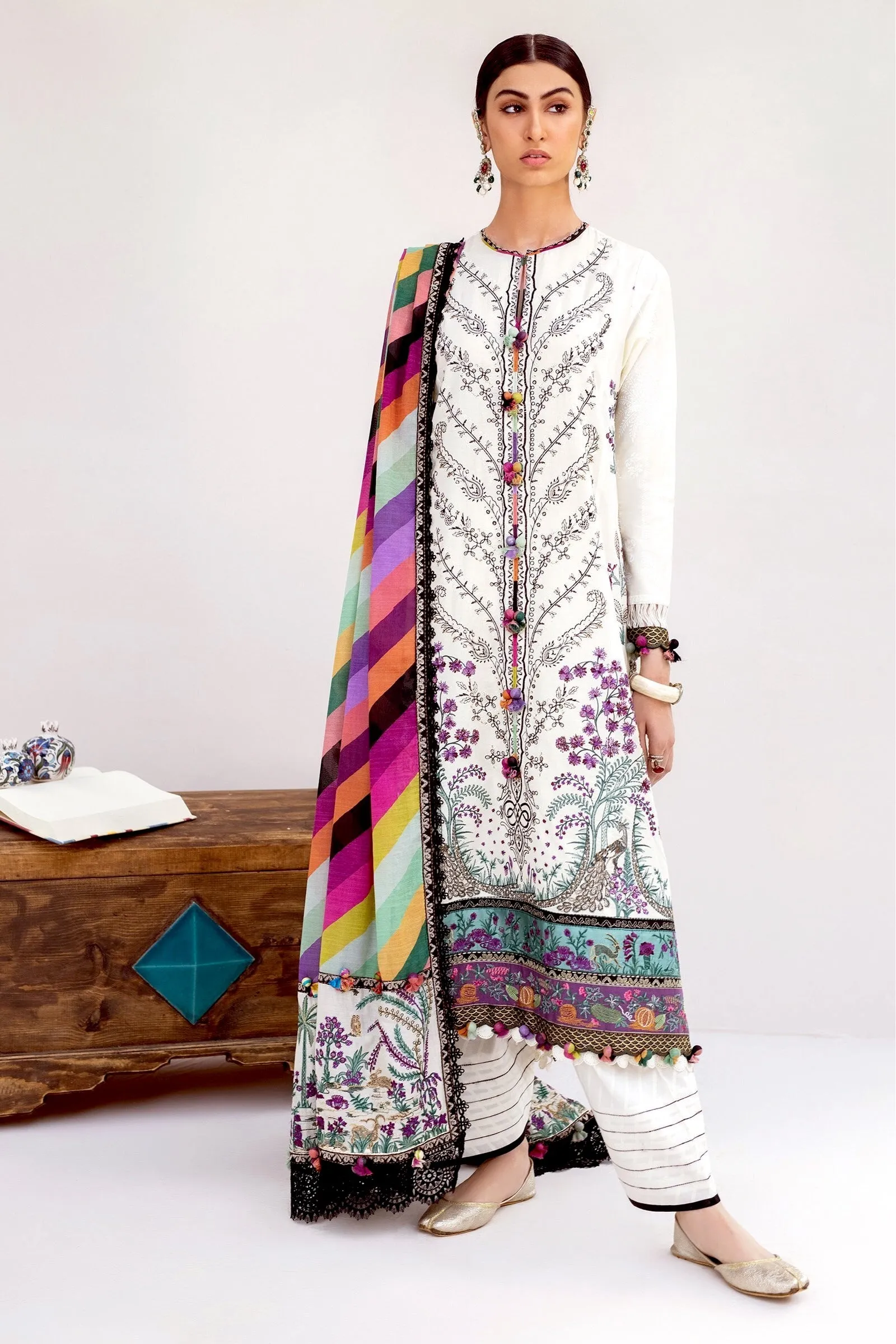 Élan Luxury Lawn Collection – EL21-03 A (NAZIK)